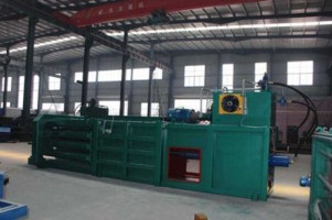 Horizontal waste paper baler for wrapping kinds of paper